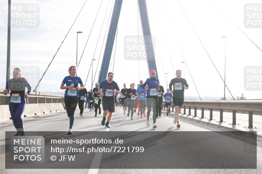 03.10.2024 - Köhlbrandbrückenlauf Jannik Wohlers http://msf.ph/oto/7221799 03.10.2024 09:23:51 Position 1 1136, 1411, 1701, 1976, 1412, 1062 meine-sportfotos.de