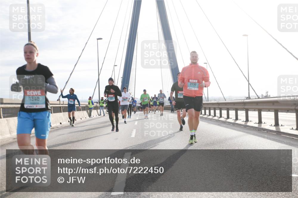 03.10.2024 - Köhlbrandbrückenlauf Jannik Wohlers http://msf.ph/oto/7222450 03.10.2024 09:24:09 Position 1 219, 1848, 1283, 2230 meine-sportfotos.de