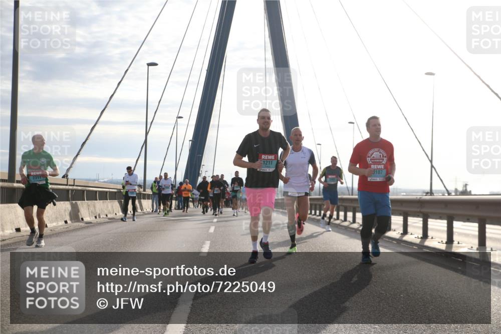 03.10.2024 - Köhlbrandbrückenlauf Jannik Wohlers http://msf.ph/oto/7225049 03.10.2024 09:24:41 Position 1 1211, 2311, 3107 meine-sportfotos.de