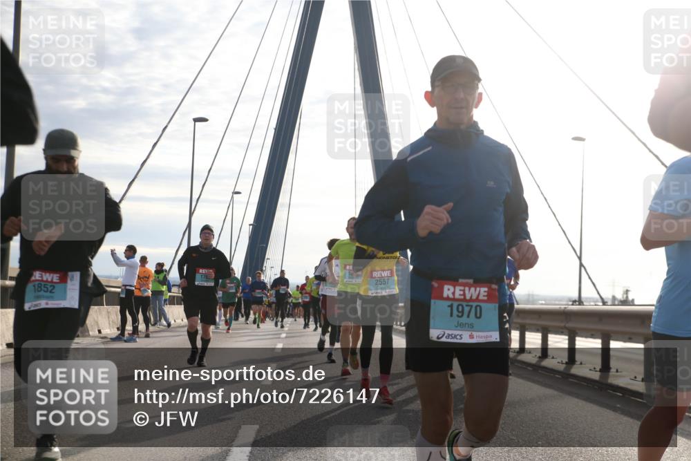 03.10.2024 - Köhlbrandbrückenlauf Jannik Wohlers http://msf.ph/oto/7226147 03.10.2024 09:24:51 Position 1 1852, 2557, 1970 meine-sportfotos.de