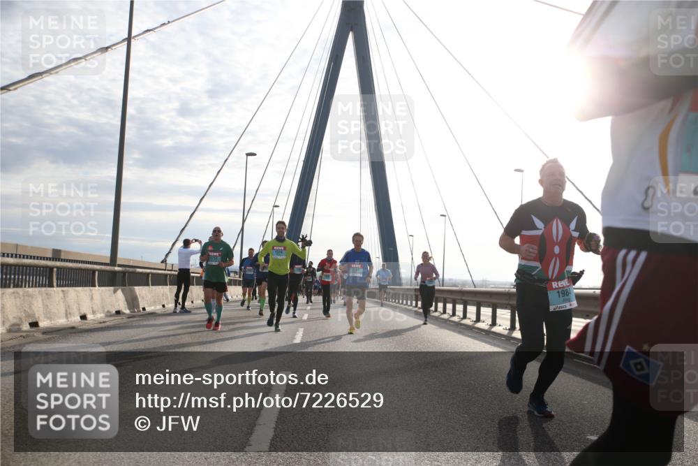 03.10.2024 - Köhlbrandbrückenlauf Jannik Wohlers http://msf.ph/oto/7226529 03.10.2024 09:24:56 Position 1 1574, 1984 meine-sportfotos.de