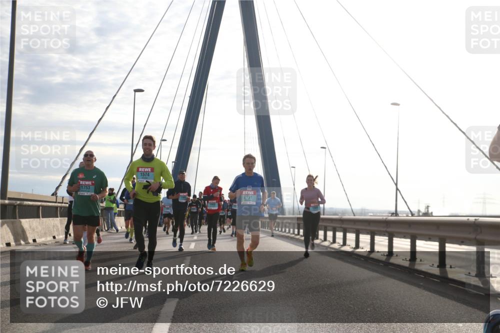 03.10.2024 - Köhlbrandbrückenlauf Jannik Wohlers http://msf.ph/oto/7226629 03.10.2024 09:24:56 Position 1 1753, 1574, 2151 meine-sportfotos.de