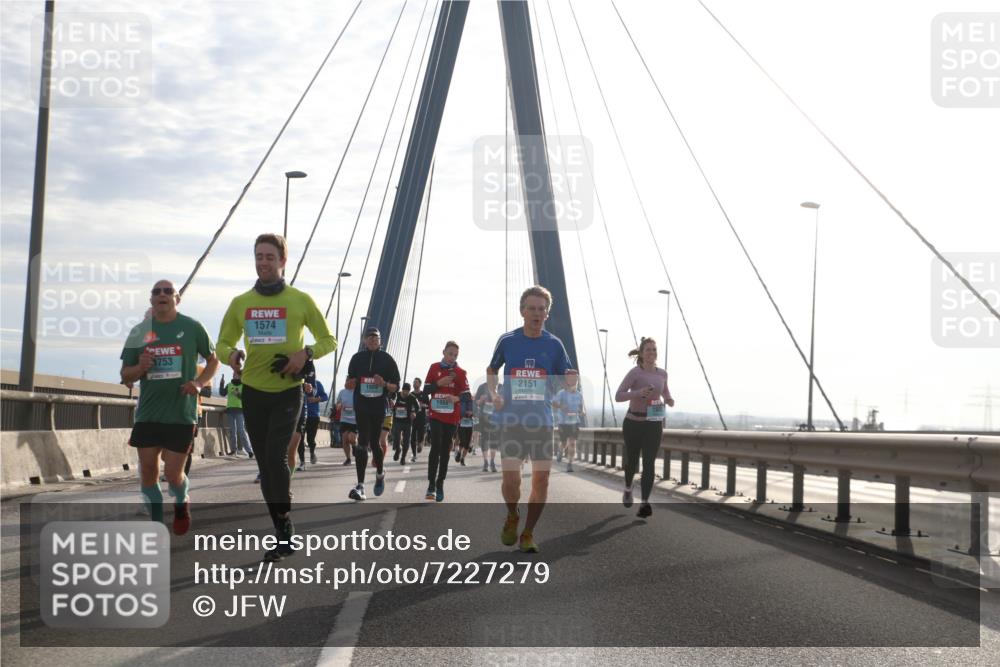 03.10.2024 - Köhlbrandbrückenlauf Jannik Wohlers http://msf.ph/oto/7227279 03.10.2024 09:24:57 Position 1 1753, 1574, 1908, 2151 meine-sportfotos.de