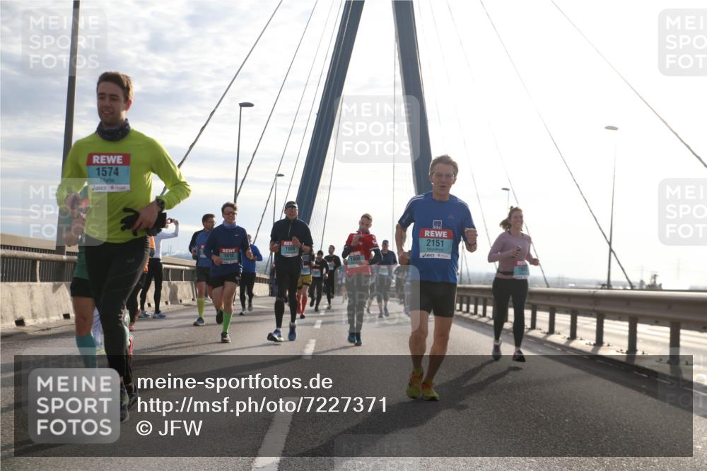 03.10.2024 - Köhlbrandbrückenlauf Jannik Wohlers http://msf.ph/oto/7227371 03.10.2024 09:24:57 Position 1 1574, 1909, 1910, 2151 meine-sportfotos.de
