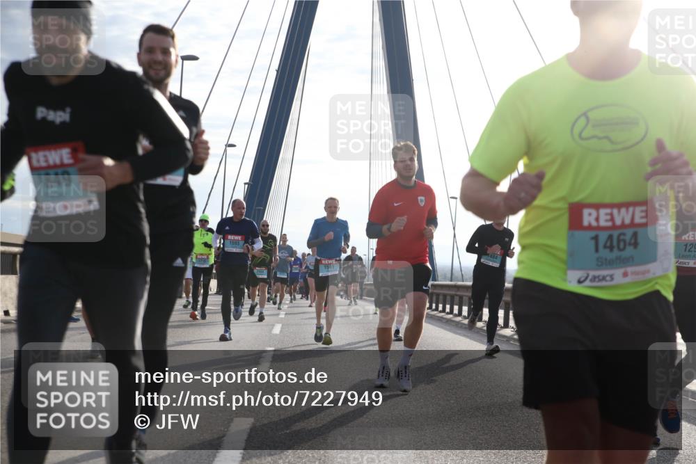 03.10.2024 - Köhlbrandbrückenlauf Jannik Wohlers http://msf.ph/oto/7227949 03.10.2024 09:25:05 Position 1 1849, 1710, 1593, 1541, 1484, 1464, 129 meine-sportfotos.de