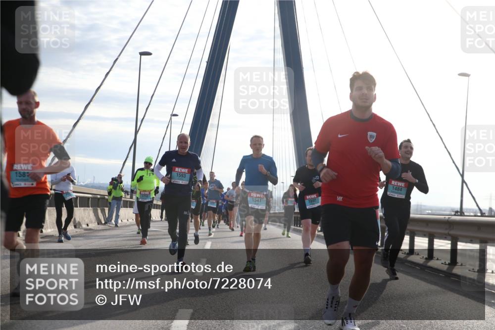 03.10.2024 - Köhlbrandbrückenlauf Jannik Wohlers http://msf.ph/oto/7228074 03.10.2024 09:25:06 Position 1 158, 1710, 1593, 1541, 1692, 1484 meine-sportfotos.de