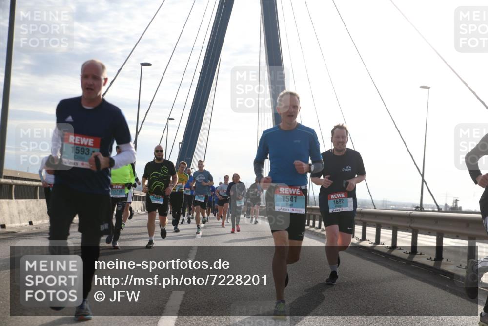 03.10.2024 - Köhlbrandbrückenlauf Jannik Wohlers http://msf.ph/oto/7228201 03.10.2024 09:25:07 Position 1 1593, 1710, 3235, 1541, 1692 meine-sportfotos.de