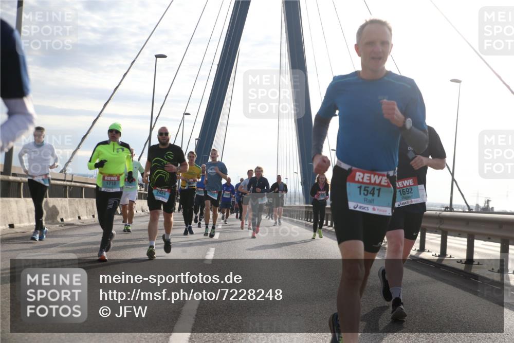 03.10.2024 - Köhlbrandbrückenlauf Jannik Wohlers http://msf.ph/oto/7228248 03.10.2024 09:25:08 Position 1 1710, 2484, 1541, 1692 meine-sportfotos.de