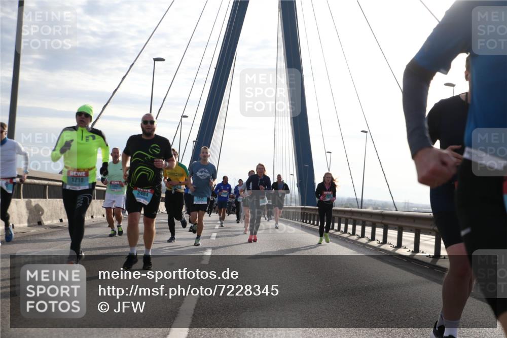 03.10.2024 - Köhlbrandbrückenlauf Jannik Wohlers http://msf.ph/oto/7228345 03.10.2024 09:25:08 Position 1 1710, 1287, 2484, 3235 meine-sportfotos.de