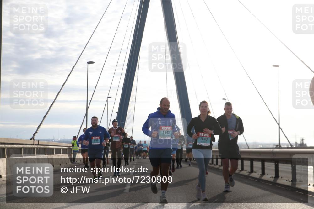 03.10.2024 - Köhlbrandbrückenlauf Jannik Wohlers http://msf.ph/oto/7230909 03.10.2024 09:25:14 Position 1 1597, 1719, 2, 1842, 1843 meine-sportfotos.de