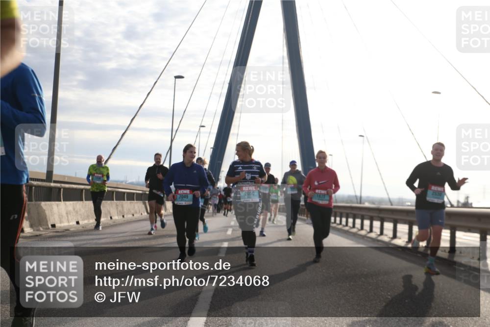 03.10.2024 - Köhlbrandbrückenlauf Jannik Wohlers http://msf.ph/oto/7234068 03.10.2024 09:25:30 Position 1 2049, 2050, 2530 meine-sportfotos.de
