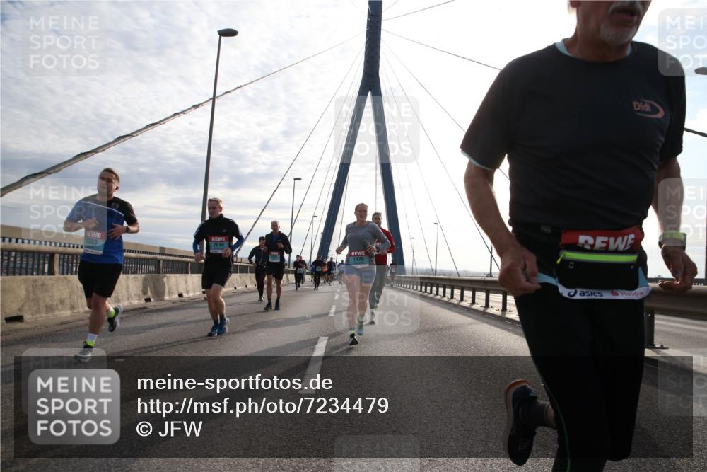 03.10.2024 - Köhlbrandbrückenlauf Jannik Wohlers http://msf.ph/oto/7234479 03.10.2024 09:25:42 Position 1 1303, 2018, 1479, 0 meine-sportfotos.de
