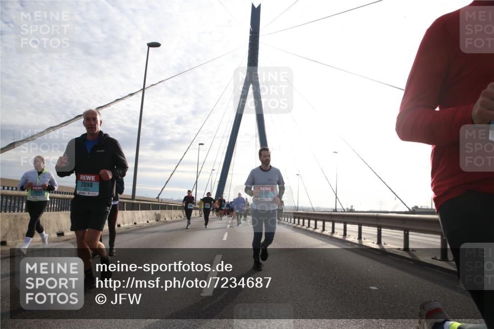 03.10.2024 - Köhlbrandbrückenlauf Jannik Wohlers http://msf.ph/oto/7234687 03.10.2024 09:25:45 Position 1 2033, 2098, 1921 meine-sportfotos.de