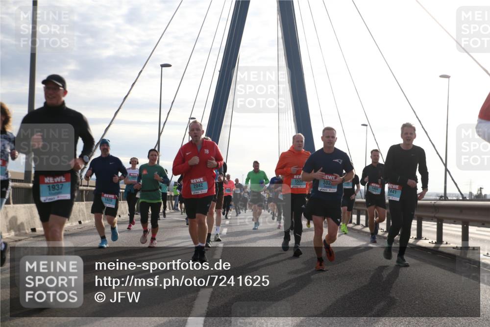 03.10.2024 - Köhlbrandbrückenlauf Jannik Wohlers http://msf.ph/oto/7241625 03.10.2024 09:26:16 Position 1 1937, 1926, 1539, 302, 2042, 2441, 1180, 1404 meine-sportfotos.de