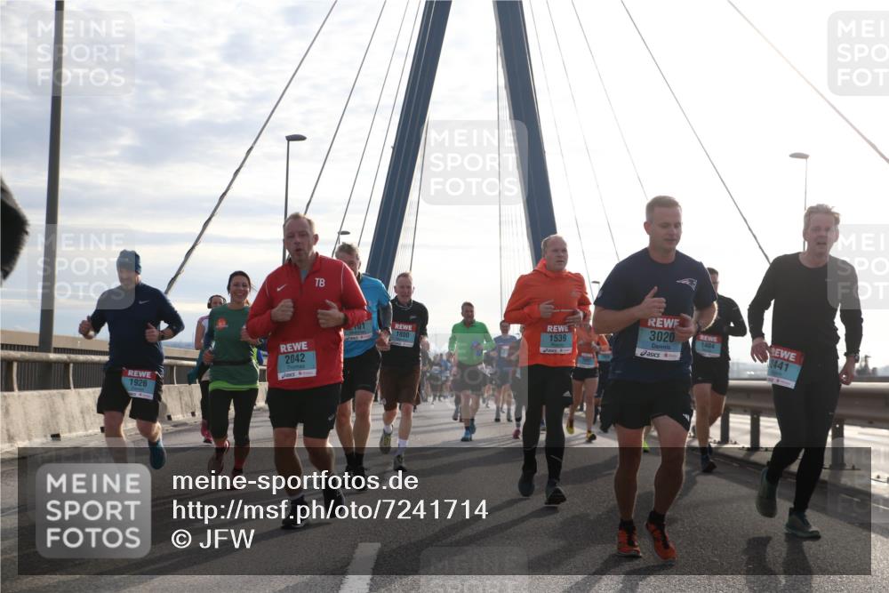 03.10.2024 - Köhlbrandbrückenlauf Jannik Wohlers http://msf.ph/oto/7241714 03.10.2024 09:26:17 Position 1 1926, 2042, 101, 1800, 1539, 3020, 1404, 2441 meine-sportfotos.de