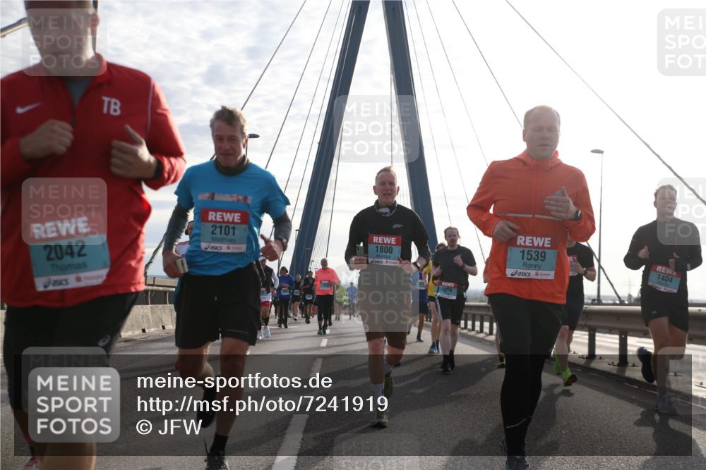 03.10.2024 - Köhlbrandbrückenlauf Jannik Wohlers http://msf.ph/oto/7241919 03.10.2024 09:26:18 Position 1 2042, 5, 2101, 1800, 2056, 1539, 1404 meine-sportfotos.de