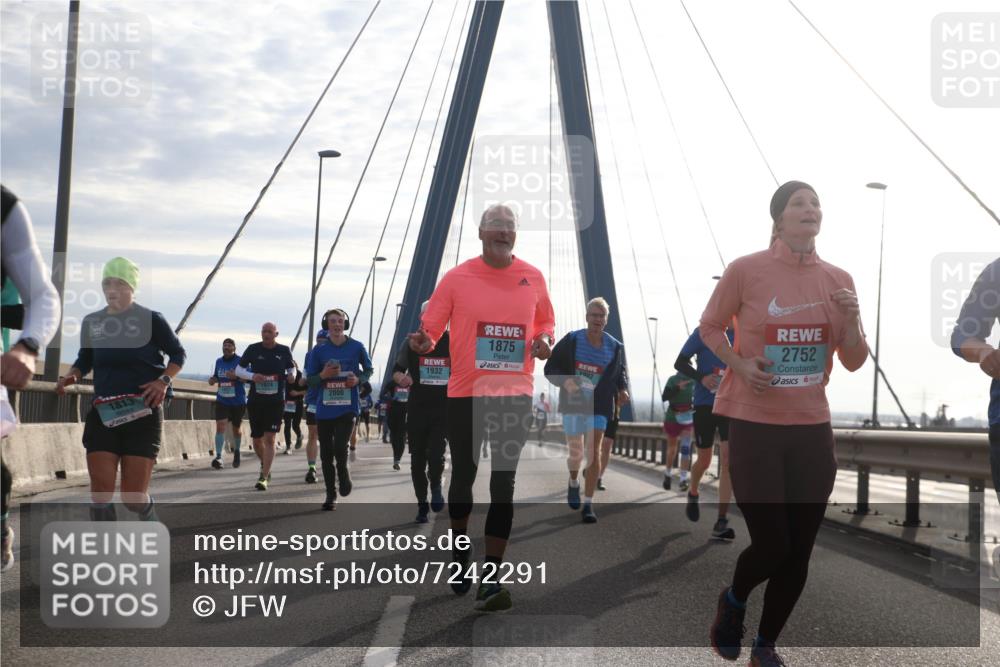 03.10.2024 - Köhlbrandbrückenlauf Jannik Wohlers http://msf.ph/oto/7242291 03.10.2024 09:26:23 Position 1 1875, 2752, 1932, 1902, 1824, 2000, 1813 meine-sportfotos.de