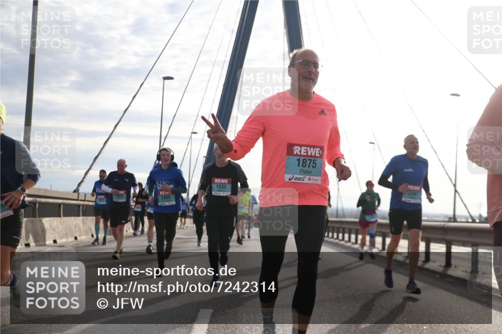 03.10.2024 - Köhlbrandbrückenlauf Jannik Wohlers http://msf.ph/oto/7242314 03.10.2024 09:26:24 Position 1 1875, 1932, 1824, 2000 meine-sportfotos.de