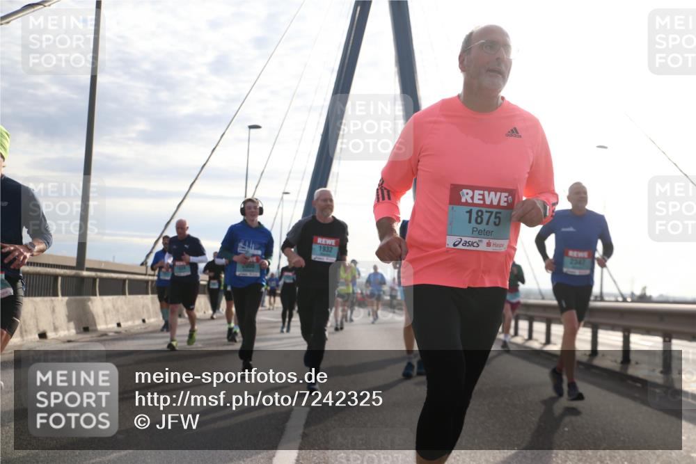 03.10.2024 - Köhlbrandbrückenlauf Jannik Wohlers http://msf.ph/oto/7242325 03.10.2024 09:26:24 Position 1 1875, 2347, 1932 meine-sportfotos.de