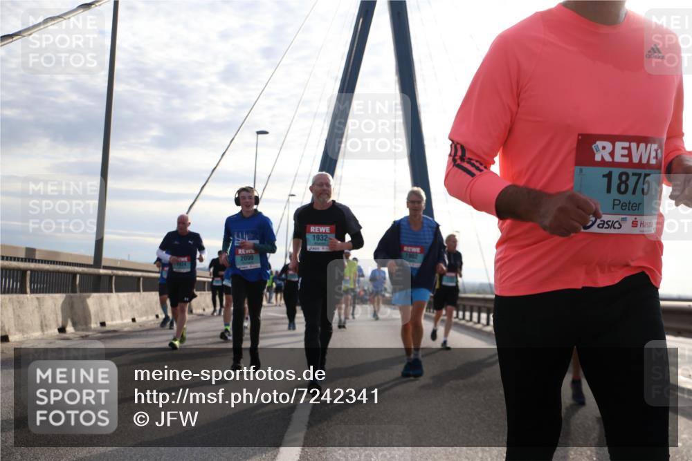 03.10.2024 - Köhlbrandbrückenlauf Jannik Wohlers http://msf.ph/oto/7242341 03.10.2024 09:26:24 Position 1 1932, 2000, 1824, 1902, 1875 meine-sportfotos.de