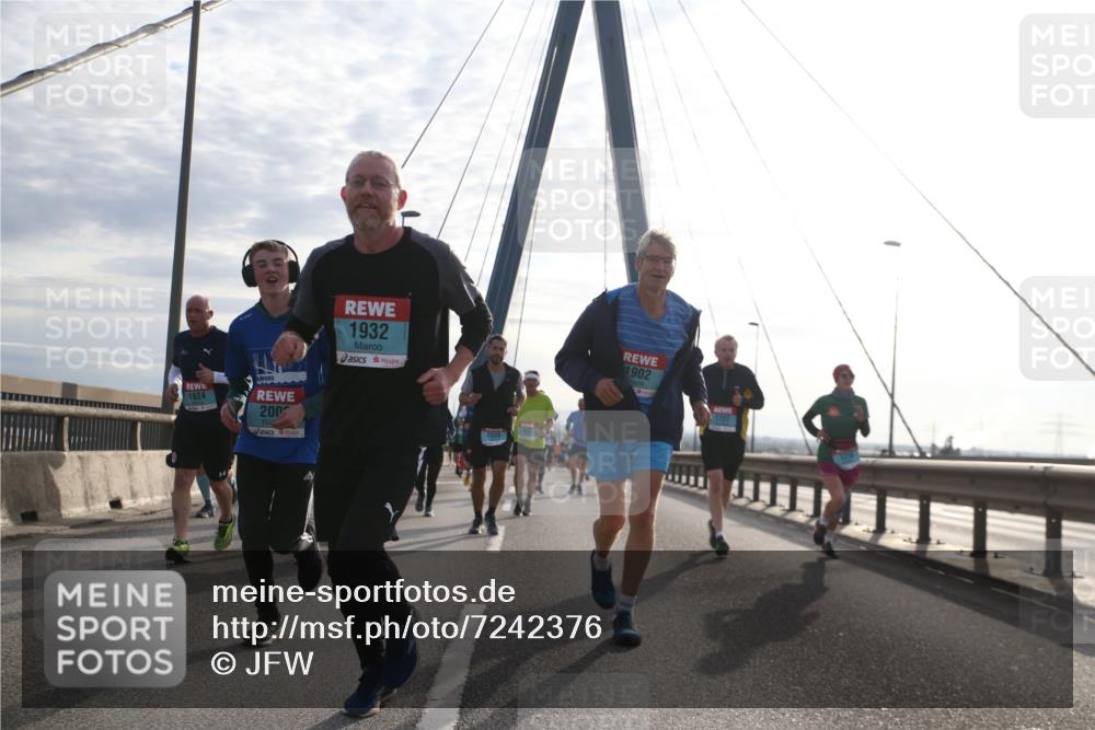 03.10.2024 - Köhlbrandbrückenlauf Jannik Wohlers http://msf.ph/oto/7242376 03.10.2024 09:26:25 Position 1 1824, 200, 1932, 1902, 1727 meine-sportfotos.de