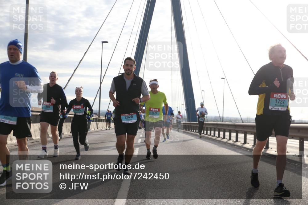 03.10.2024 - Köhlbrandbrückenlauf Jannik Wohlers http://msf.ph/oto/7242450 03.10.2024 09:26:27 Position 1 1296, 1825, 2020, 1473, 1727 meine-sportfotos.de