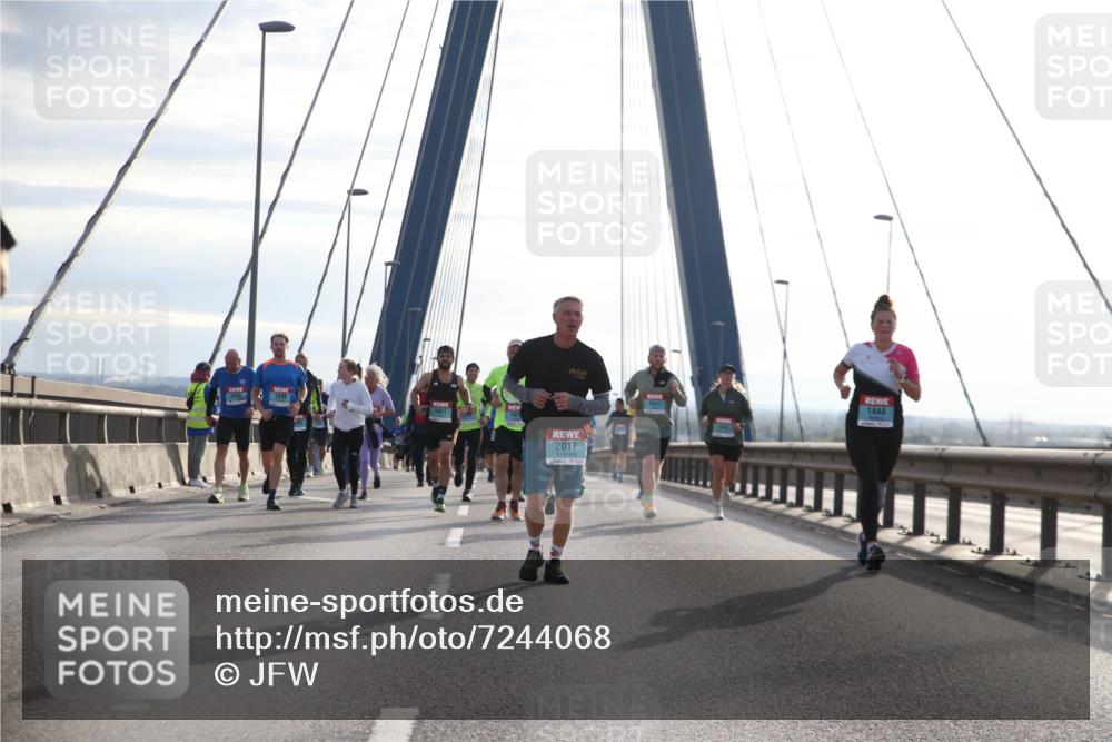 03.10.2024 - Köhlbrandbrückenlauf Jannik Wohlers http://msf.ph/oto/7244068 03.10.2024 09:26:35 Position 1 1451, 1641, 1444, 2017 meine-sportfotos.de