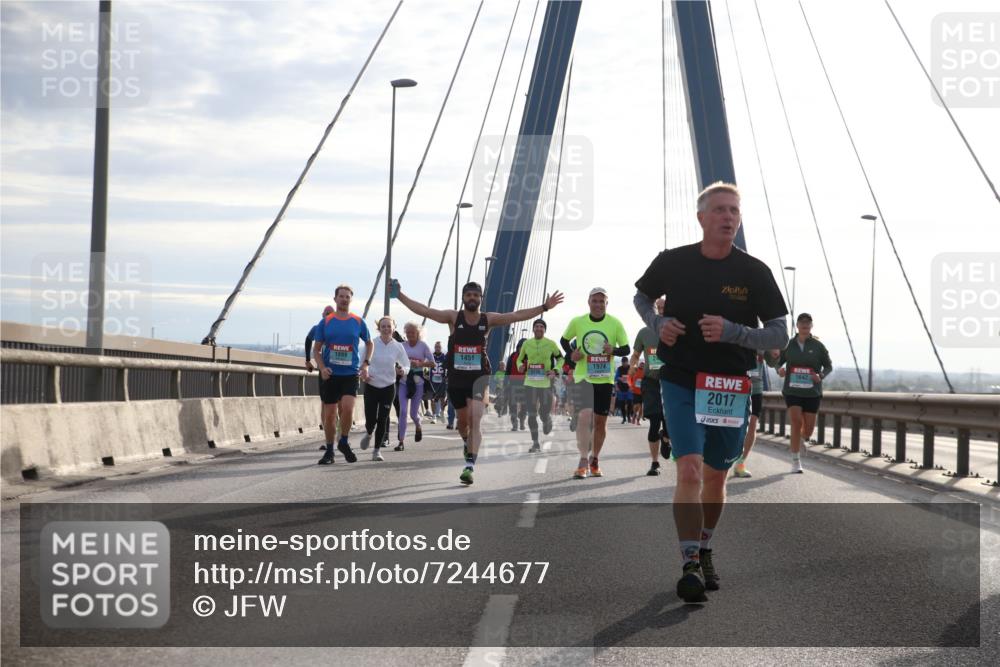 03.10.2024 - Köhlbrandbrückenlauf Jannik Wohlers http://msf.ph/oto/7244677 03.10.2024 09:26:37 Position 1 1899, 1451, 1974, 2017, 1642 meine-sportfotos.de