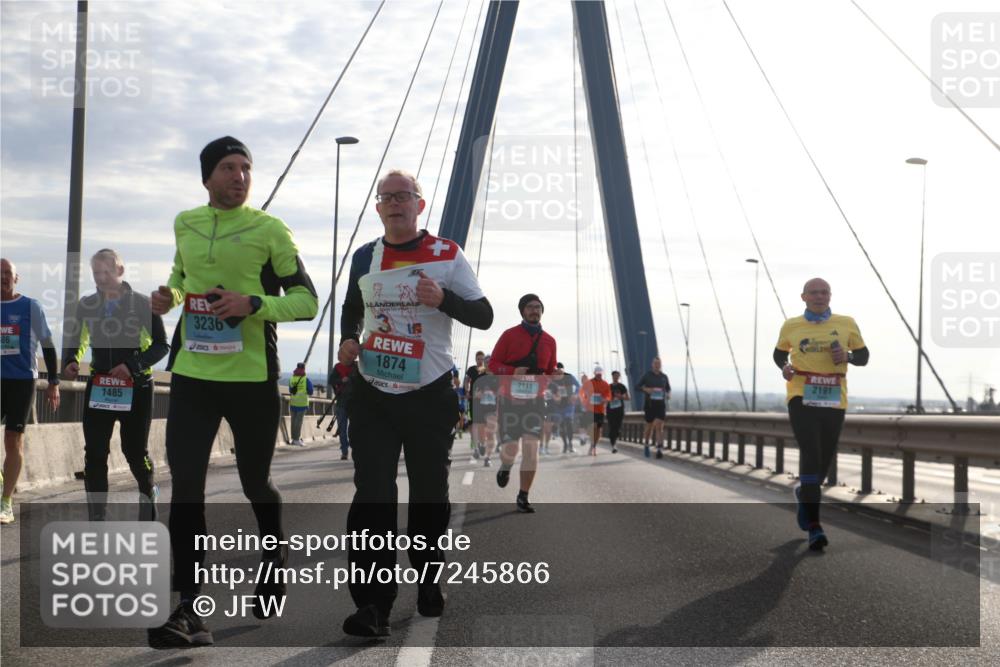 03.10.2024 - Köhlbrandbrückenlauf Jannik Wohlers http://msf.ph/oto/7245866 03.10.2024 09:26:42 Position 1 1485, 3236, 1874, 2111, 2191 meine-sportfotos.de