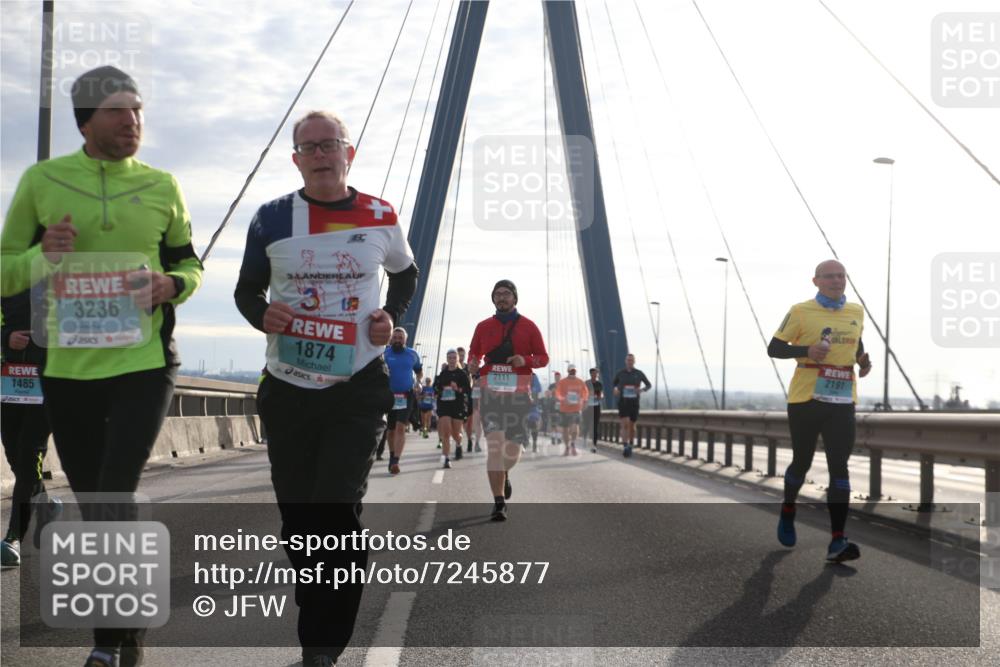 03.10.2024 - Köhlbrandbrückenlauf Jannik Wohlers http://msf.ph/oto/7245877 03.10.2024 09:26:42 Position 1 3, 1485, 3236, 1874, 2191, 2111 meine-sportfotos.de