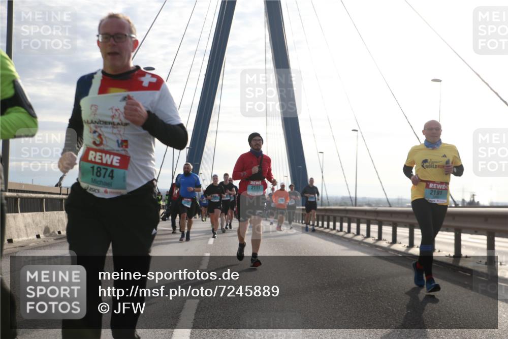 03.10.2024 - Köhlbrandbrückenlauf Jannik Wohlers http://msf.ph/oto/7245889 03.10.2024 09:26:42 Position 1 31, 1874, 2111, 2191 meine-sportfotos.de