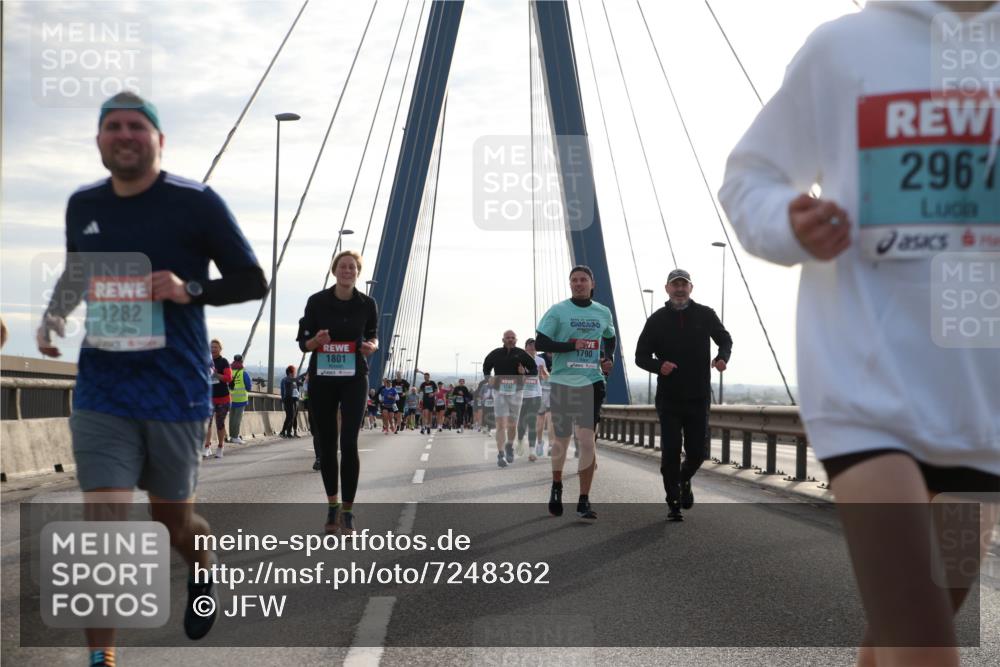 03.10.2024 - Köhlbrandbrückenlauf Jannik Wohlers http://msf.ph/oto/7248362 03.10.2024 09:27:03 Position 1 1282, 1801, 1790, 2967 meine-sportfotos.de