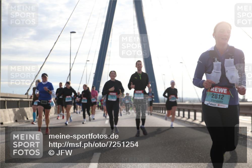 03.10.2024 - Köhlbrandbrückenlauf Jannik Wohlers http://msf.ph/oto/7251254 03.10.2024 09:27:16 Position 1 1526, 2812 meine-sportfotos.de
