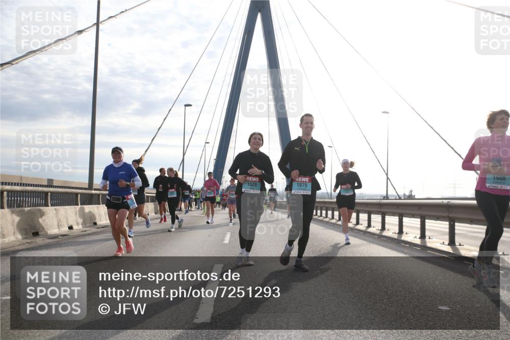 03.10.2024 - Köhlbrandbrückenlauf Jannik Wohlers http://msf.ph/oto/7251293 03.10.2024 09:27:17 Position 1 1526, 1079, 1608 meine-sportfotos.de
