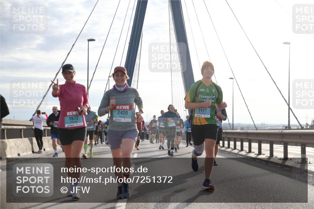 03.10.2024 - Köhlbrandbrückenlauf Jannik Wohlers http://msf.ph/oto/7251372 03.10.2024 09:27:20 Position 1 1864, 1672, 1938, 2420, 1869, 2421 meine-sportfotos.de