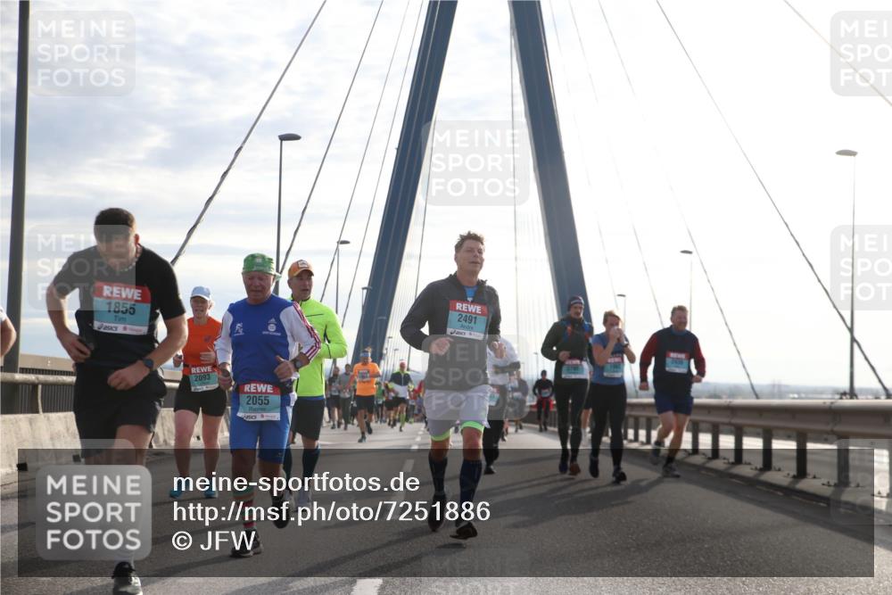 03.10.2024 - Köhlbrandbrückenlauf Jannik Wohlers http://msf.ph/oto/7251886 03.10.2024 09:27:35 Position 1 1855, 2093, 2055, 2491 meine-sportfotos.de