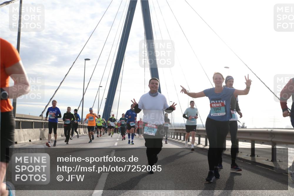 03.10.2024 - Köhlbrandbrückenlauf Jannik Wohlers http://msf.ph/oto/7252085 03.10.2024 09:27:38 Position 1 2403, 1962 meine-sportfotos.de