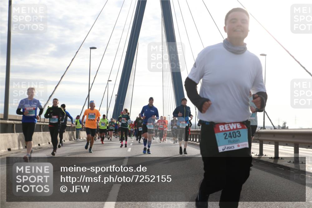 03.10.2024 - Köhlbrandbrückenlauf Jannik Wohlers http://msf.ph/oto/7252155 03.10.2024 09:27:39 Position 1 1744, 1742, 2237, 1820, 2403 meine-sportfotos.de