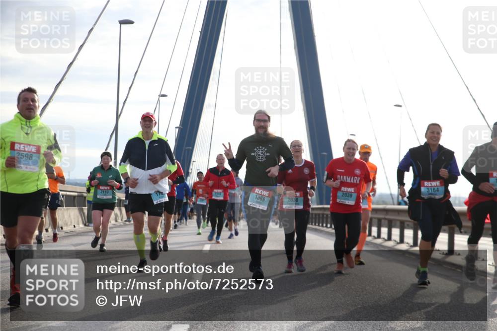 03.10.2024 - Köhlbrandbrückenlauf Jannik Wohlers http://msf.ph/oto/7252573 03.10.2024 09:27:45 Position 1 2598, 2038, 1118, 2110, 17, 1369, 3164, 2039 meine-sportfotos.de