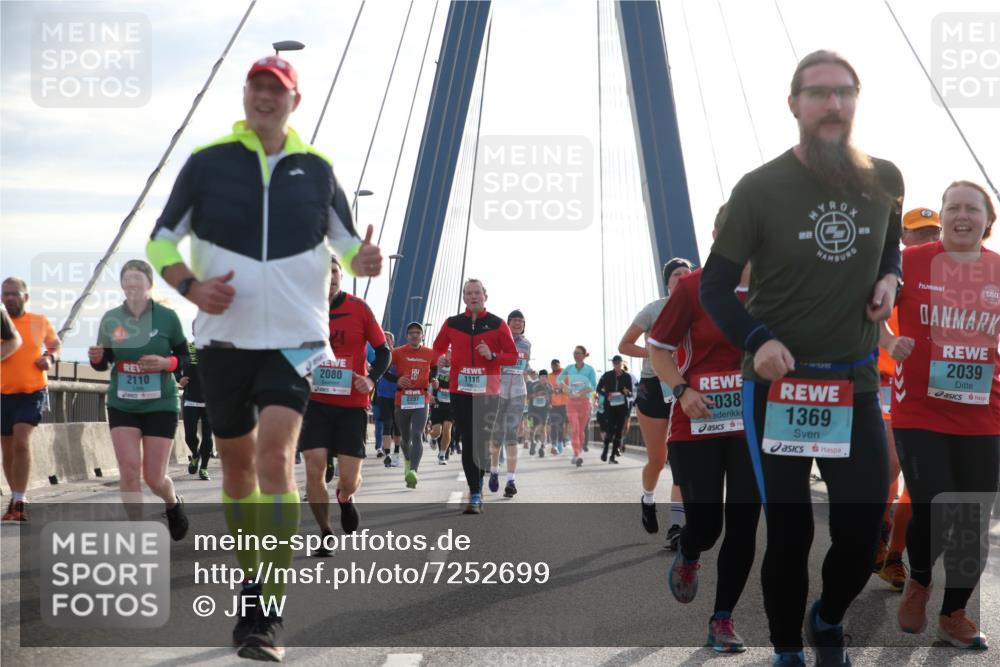 03.10.2024 - Köhlbrandbrückenlauf Jannik Wohlers http://msf.ph/oto/7252699 03.10.2024 09:27:46 Position 1 2080, 1118, 2110, 2297, 2038, 22, 1369, 2039 meine-sportfotos.de