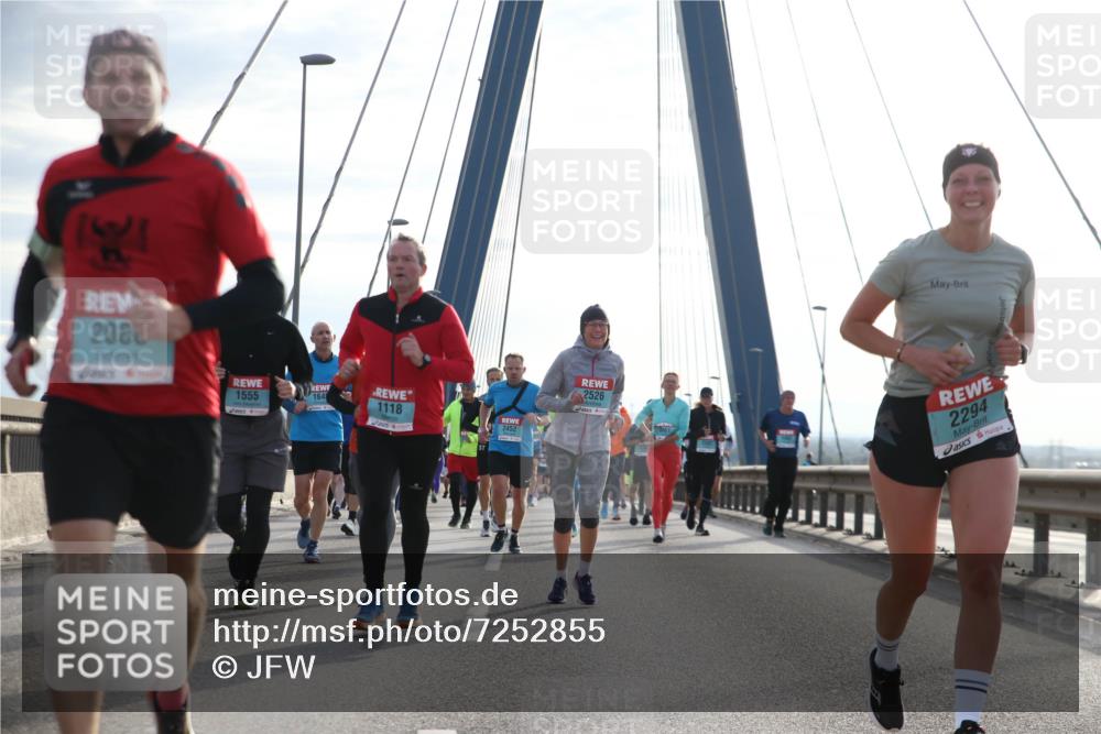 03.10.2024 - Köhlbrandbrückenlauf Jannik Wohlers http://msf.ph/oto/7252855 03.10.2024 09:27:49 Position 1 208, 1555, 164, 1118, 2452, 2526, 2294 meine-sportfotos.de