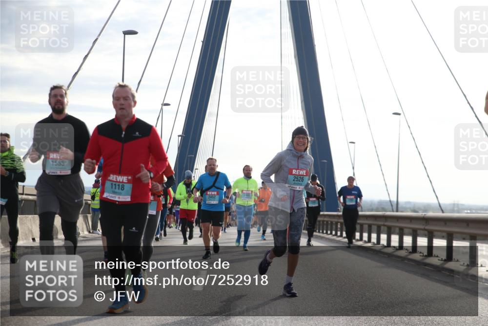 03.10.2024 - Köhlbrandbrückenlauf Jannik Wohlers http://msf.ph/oto/7252918 03.10.2024 09:27:49 Position 1 1555, 1118, 2452, 2526 meine-sportfotos.de