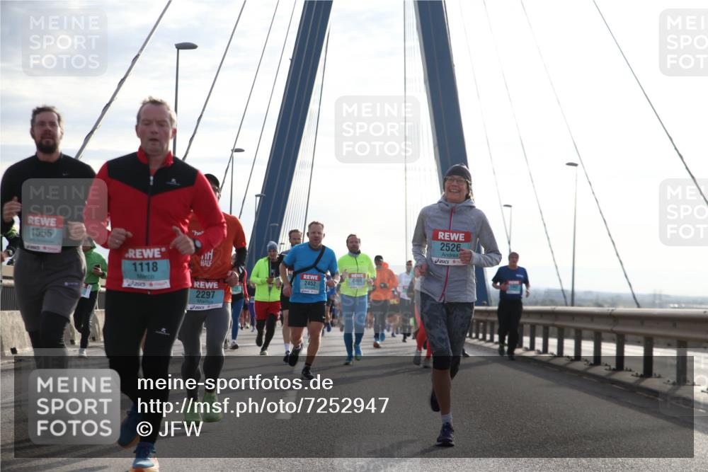 03.10.2024 - Köhlbrandbrückenlauf Jannik Wohlers http://msf.ph/oto/7252947 03.10.2024 09:27:50 Position 1 1555, 1118, 2297, 2452, 2460, 2526 meine-sportfotos.de