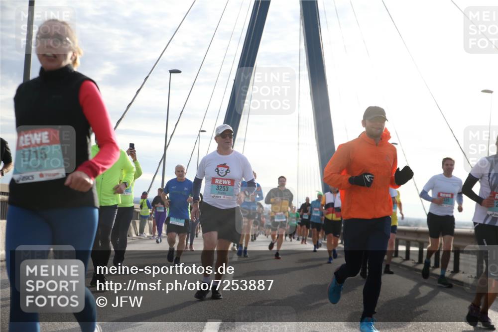 03.10.2024 - Köhlbrandbrückenlauf Jannik Wohlers http://msf.ph/oto/7253887 03.10.2024 09:27:57 Position 1 1715, 3253 meine-sportfotos.de