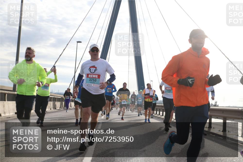 03.10.2024 - Köhlbrandbrückenlauf Jannik Wohlers http://msf.ph/oto/7253950 03.10.2024 09:27:58 Position 1 2683, 3253, 18, 2433 meine-sportfotos.de