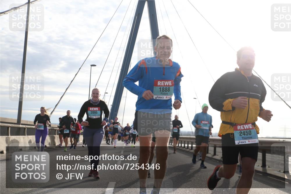 03.10.2024 - Köhlbrandbrückenlauf Jannik Wohlers http://msf.ph/oto/7254346 03.10.2024 09:28:02 Position 1 2095, 1888, 2608, 2450 meine-sportfotos.de