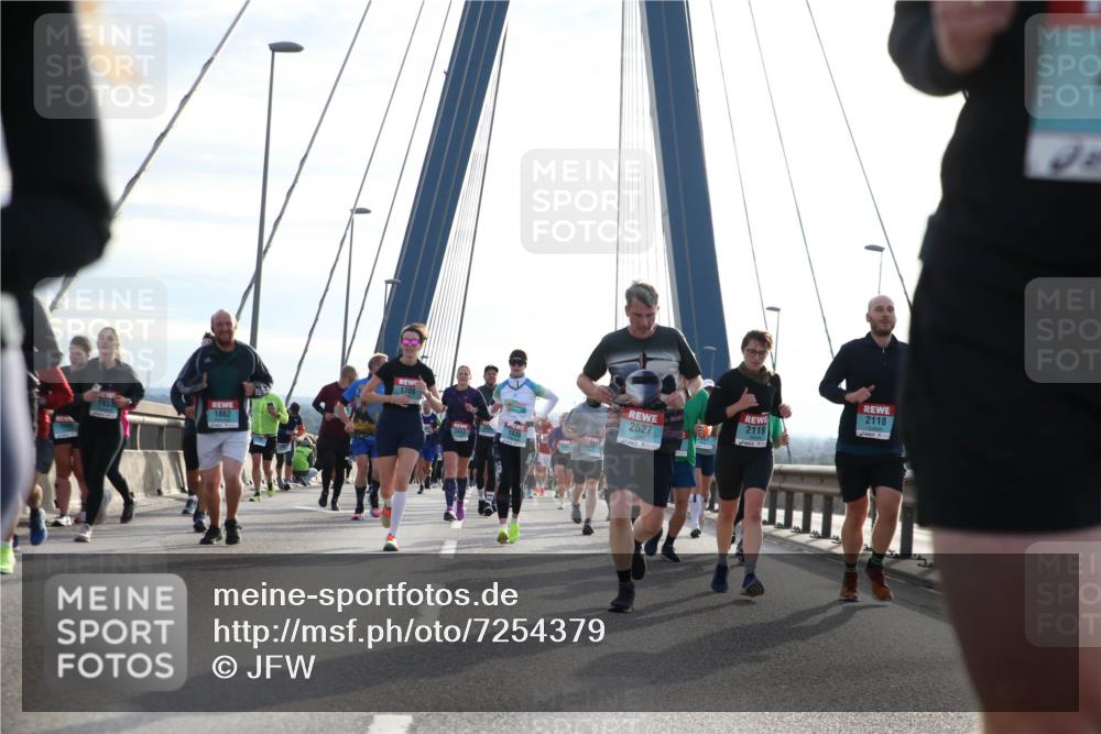 03.10.2024 - Köhlbrandbrückenlauf Jannik Wohlers http://msf.ph/oto/7254379 03.10.2024 09:28:03 Position 1 1933, 1862, 1706, 1830, 2118, 2119, 2527, 187 meine-sportfotos.de