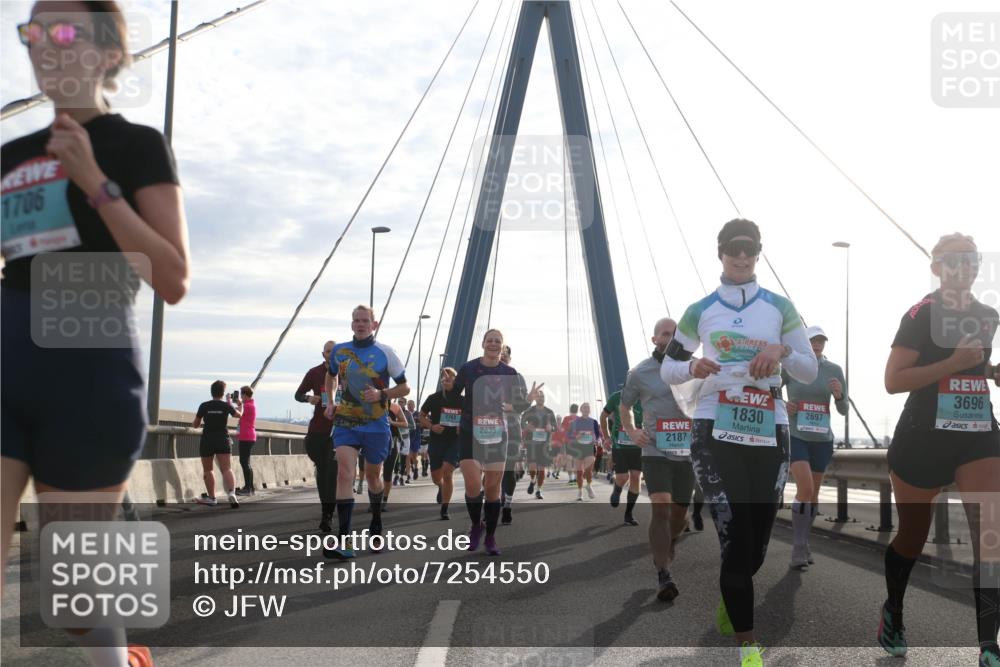 03.10.2024 - Köhlbrandbrückenlauf Jannik Wohlers http://msf.ph/oto/7254550 03.10.2024 09:28:08 Position 1 1706, 1830, 2697, 2835, 2187, 3696 meine-sportfotos.de