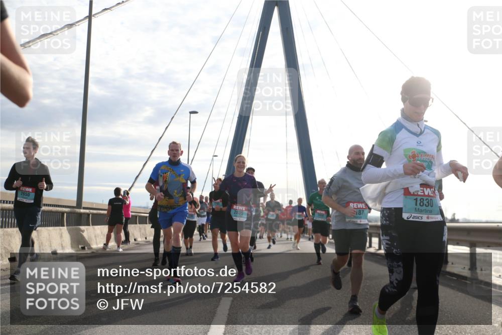 03.10.2024 - Köhlbrandbrückenlauf Jannik Wohlers http://msf.ph/oto/7254582 03.10.2024 09:28:09 Position 1 2650, 87, 1830, 2835 meine-sportfotos.de