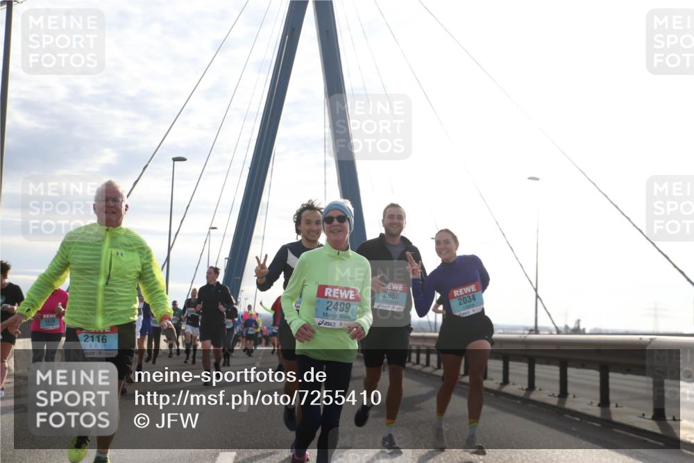 03.10.2024 - Köhlbrandbrückenlauf Jannik Wohlers http://msf.ph/oto/7255410 03.10.2024 09:28:13 Position 1 1570, 2116, 2499, 2968, 2034 meine-sportfotos.de